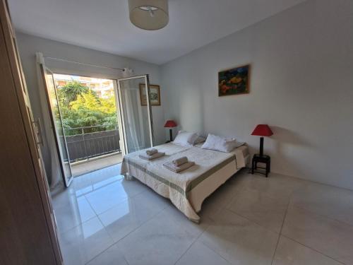 Postel nebo postele na pokoji v ubytování Grand 3 chambres quartier Pinède Juan
