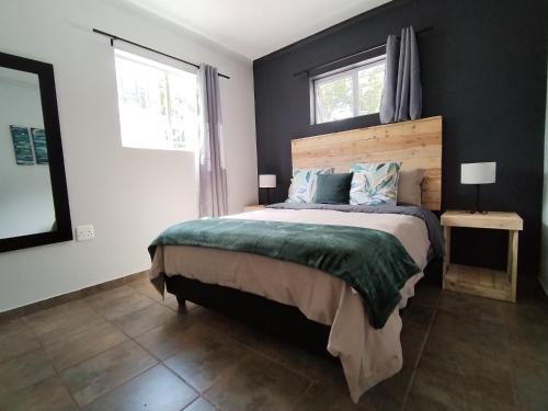 Postel nebo postele na pokoji v ubytování The Courtyard Stay