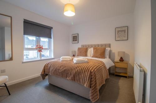 a bedroom with a bed and a window at Lendrick House-Spacious 3 Bed House in Falkirk in Polmont