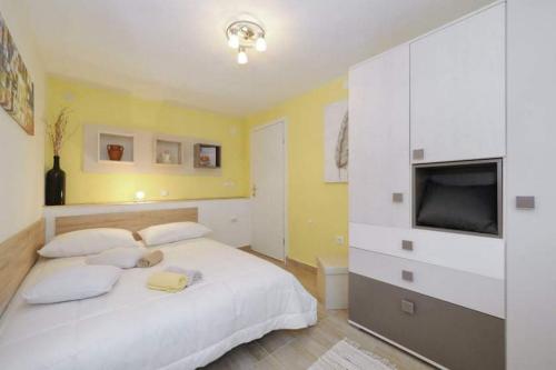 Apartment Rustic city retreat