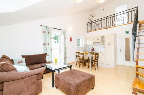 Modern apartment in Dubrovnik, 54 m² with sea and garden view