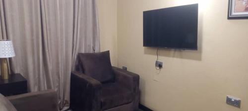 TV a/nebo společenská místnost v ubytování Visbury Hotel and Suites