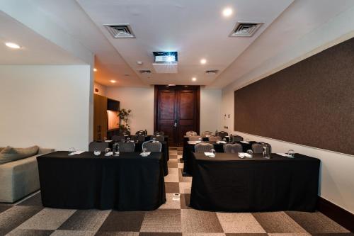 Coin salon dans l'établissement Catalonia Santo Domingo
