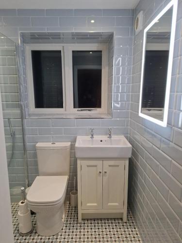 Bilik mandi di Premium Victorian Stables Conversion