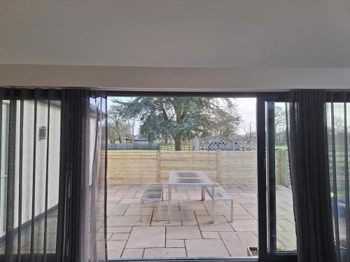 Kawasan patio atau luaran di Premium Victorian Stables Conversion