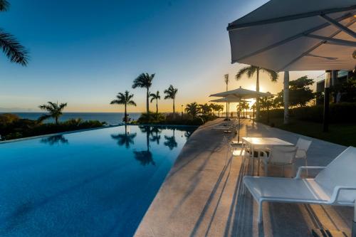 Bazén v ubytování Bolongo Spectacular Punta Mita Beachfront nebo v jeho okolí
