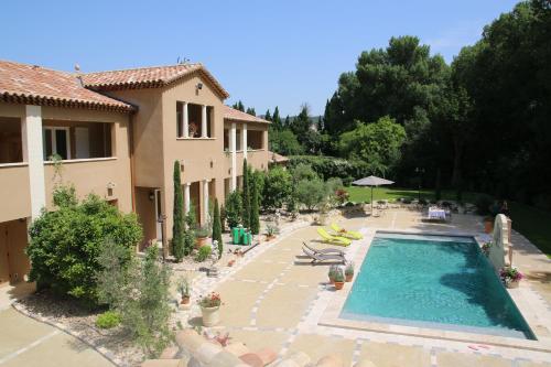 Πισίνα στο ή κοντά στο La Bastide des Cyprès