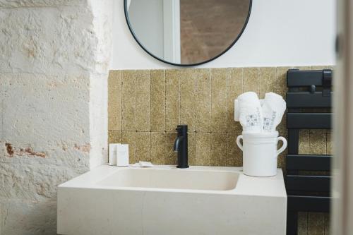Bilik mandi di Dimore Bianche Santa Chiara