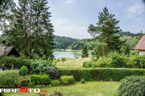 Un paisaje natural cerca de la villa