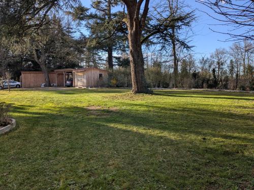Taman di luar Appartement dans haras