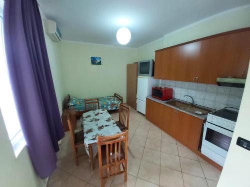 Kuhinja ili čajna kuhinja u objektu Keti apartment