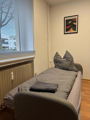 a bedroom with a bed with a pillow and a window at Monteurhaus in Bad Rothenfelde in Bad Rothenfelde