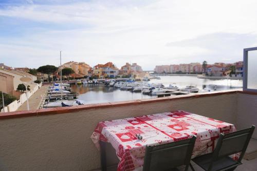 L'Oasis avec clim 4 personnes 6 Piscines Terrasse Belle vue port