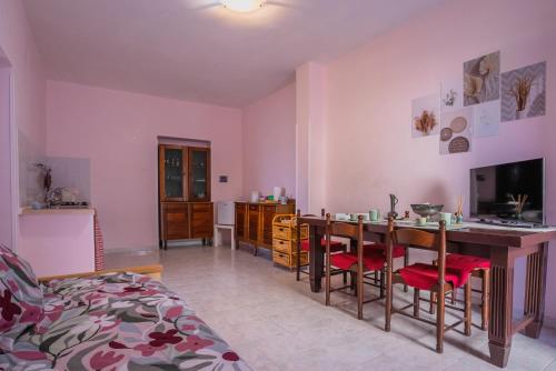 TV a/nebo společenská místnost v ubytování La Finestra sulle Gole del Farfa