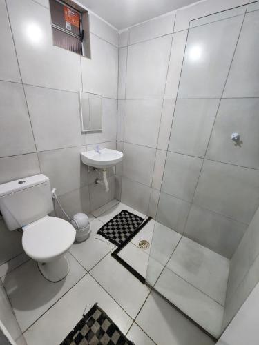 Bilik mandi di Casa do Meio Pousada