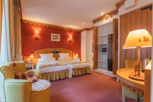 Postel nebo postele na pokoji v ubytování Hôtel Le Bois Joli