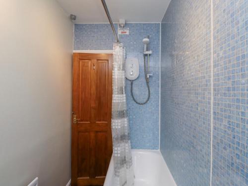 Ένα μπάνιο στο St Marys Cottages No1