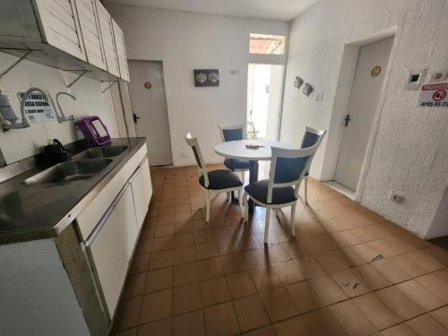 Dapur atau dapur kecil di Casa do Meio Pousada