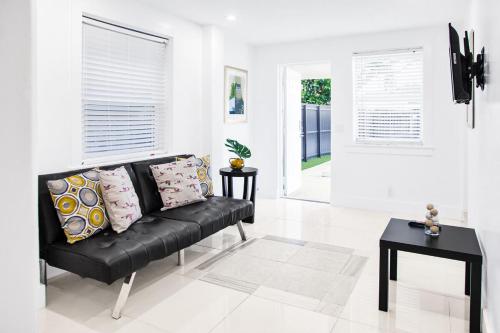 Posezení v ubytování Miami Designer Apartment Unit 1