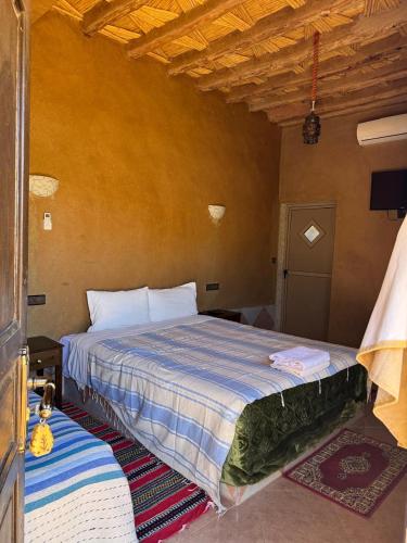 Una cama o camas en una habitación de Kasbah Ait BenHadda
