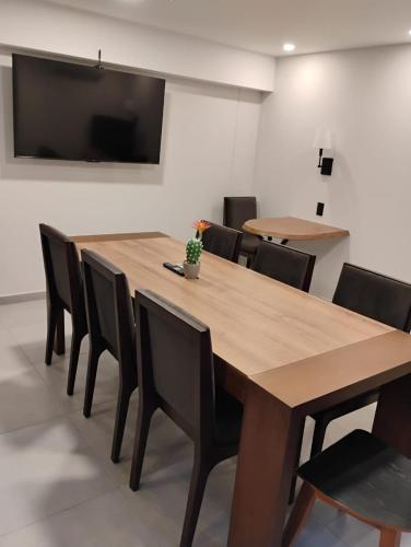 TV a/nebo společenská místnost v ubytování Hotel HVD Inn Cabecera