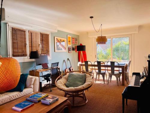 Χώρος καθιστικού στο Belle maison grand jardin proche Côte des Basques