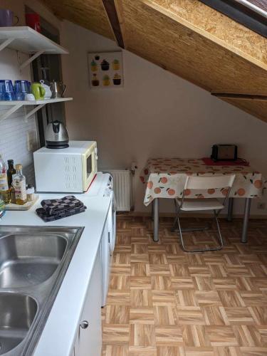 Kuchyň nebo kuchyňský kout v ubytování Joli Duplex