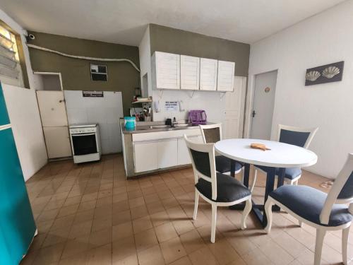 Dapur atau dapur kecil di Casa do Meio Pousada
