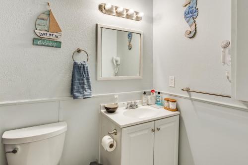 Ένα μπάνιο στο 6 Mi to Lake Meridian Park Auburn Home with Yard
