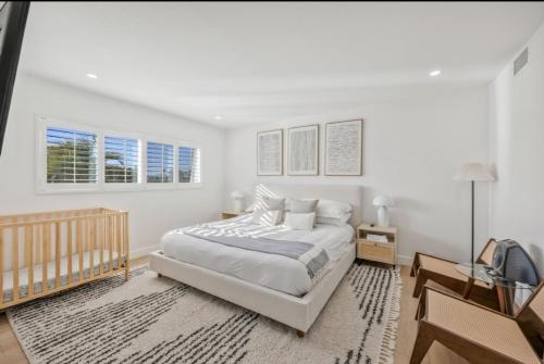 Ένα ή περισσότερα κρεβάτια σε δωμάτιο στο SinCity BEST LOCATED HOME -Las Vegas CONVENTION & 3 mi STRIP or FREMONT - POOL