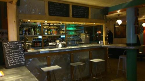 Ο χώρος του lounge ή του μπαρ στο La Rapière