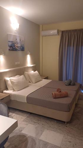 a bedroom with a large bed in a room at Villa Kavourakia in Kolios