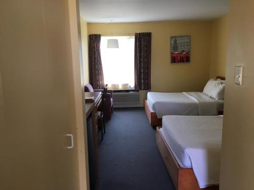 Ένα ή περισσότερα κρεβάτια σε δωμάτιο στο Annapolis Royal Inn & Suites