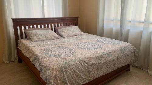 Ein Bett oder Betten in einem Zimmer der Unterkunft Stunning 2BR in Dar Beach, Dining, Transit Nearby