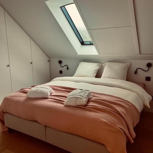 Postel nebo postele na pokoji v ubytování Loft Bardot - Luxe & Design