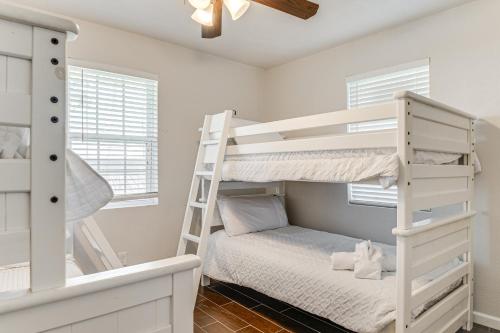 a white bunk bed in a white room with a bunk bedutenewayewayeway at Walk to Town Home with Yard in Brenham! in Brenham