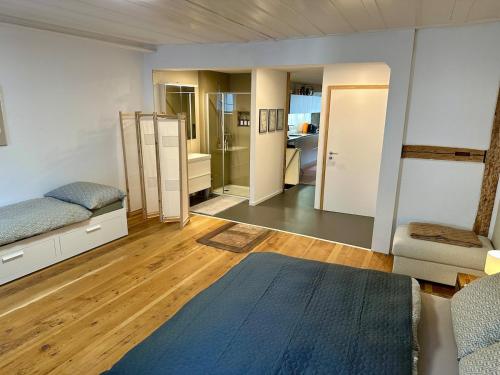 Katil atau katil-katil dalam bilik di Loft apartment Thun Rathausplatz 5
