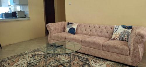 Ein Sitzbereich in der Unterkunft Stunning 2BR in Dar Beach, Dining, Transit Nearby