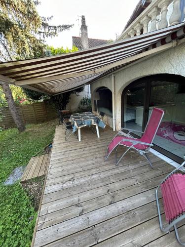 Κήπος έξω από το Charmant t2 dans une belle villa piscine