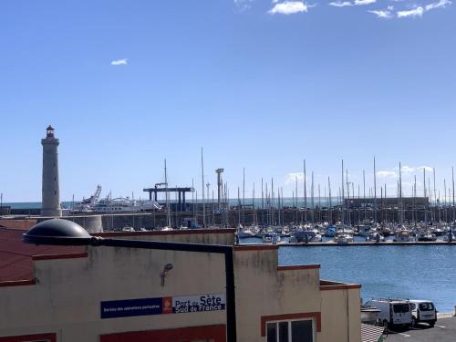 Beautiful P2 center, harbor and sea view