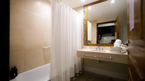 Ein Badezimmer in der Unterkunft Howard Johnson Chascomus