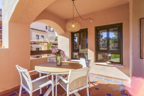 Hacienda del Sol - Beachside Apartment by Finest Rentals