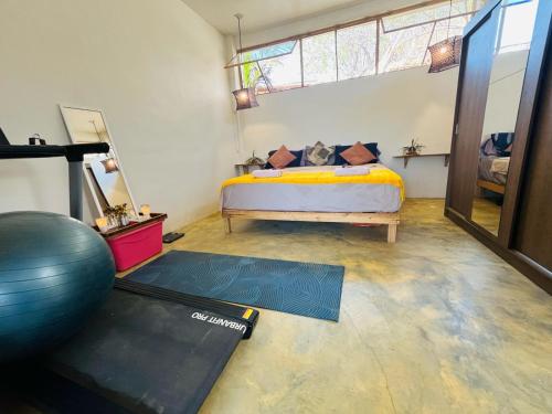 Das Fitnesscenter und/oder die Fitnesseinrichtungen in der Unterkunft Bajo Las Estrellas Eco Glamping
