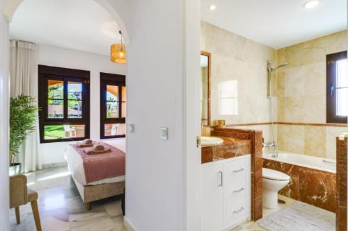 Hacienda del Sol - Beachside Apartment by Finest Rentals