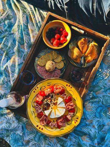 a table with plates of food and bowls of food at Cabañas Mannan in Tanchachín