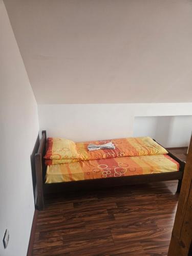 a bed in the corner of a room at Guest House Ethno Village Milogora in Pluzine