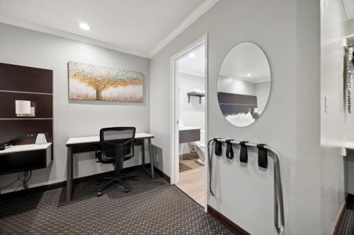 Bayhill Inn Image