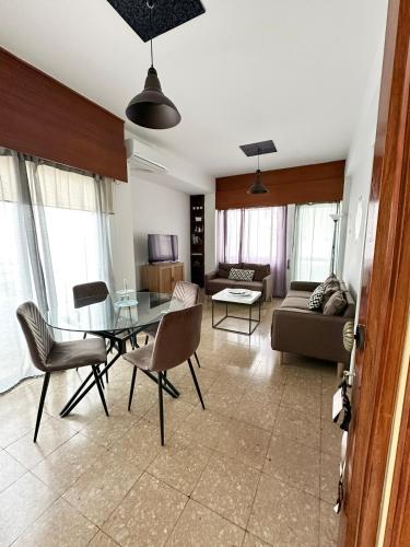 Zona d'estar a Comfortable Engomi Apartment