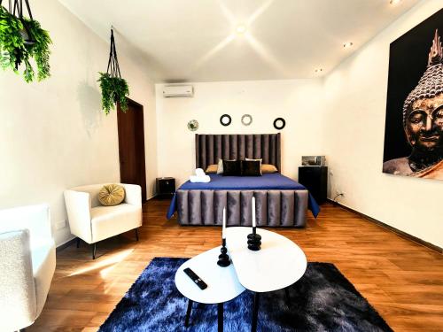 a bedroom with a bed and a couch and a table at Suite 3 en Tlaquepaque centro in Guadalajara
