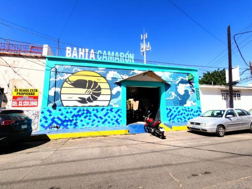 a blue building with a motorcycle parked in front of it at Suite 3 en Tlaquepaque centro in Guadalajara